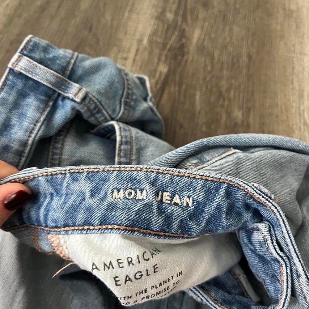 Wide Leg Light Wash Distressed Jeans - Picture 5 of 8